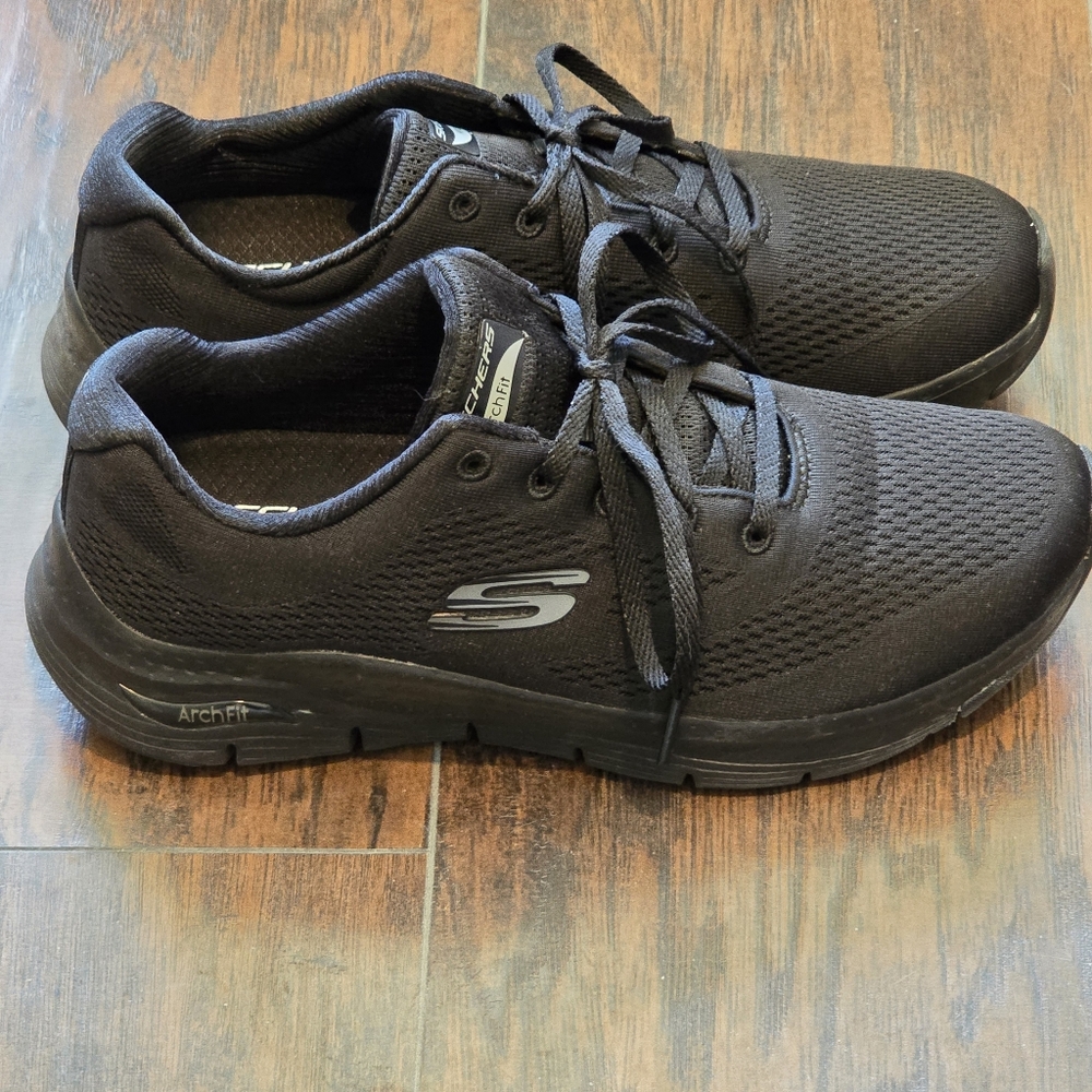 Skechers Black Arch Fit Sneakers - Picture 6 of 9